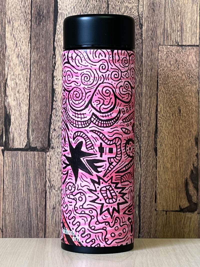 （コンクリートの中で 水筒）Tetsuya Tafuji